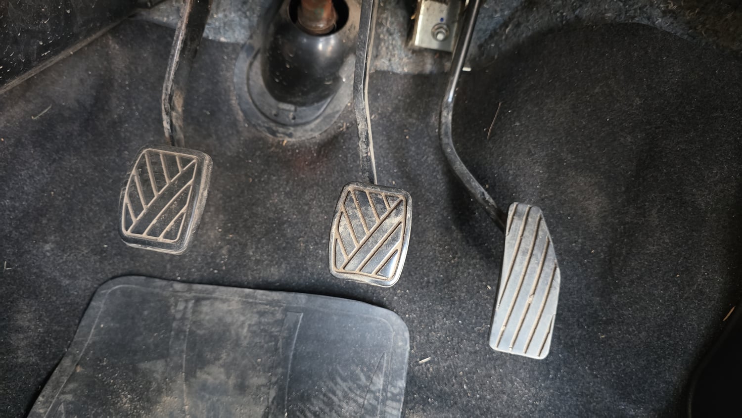 Used 2015 Maruti Suzuki Wagon R VXI Petrol Manual interior PEDALS VIEW