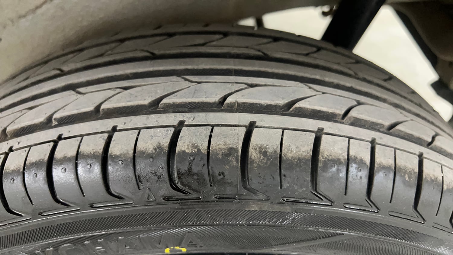 Used 2017 Maruti Suzuki Wagon R 1.0 VXI AMT (O) Petrol Automatic tyres LEFT REAR TYRE TREAD VIEW