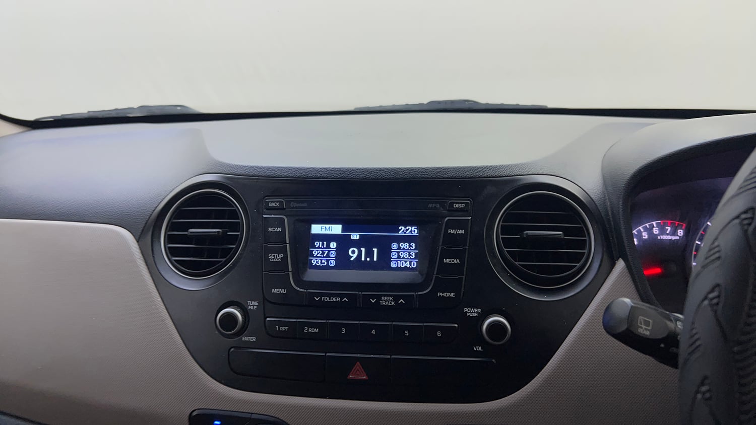 Used 2016 Hyundai Grand i10 Asta 1.2 Kappa VTVT (O) Petrol Manual top_features Integrated (in-dash) music system