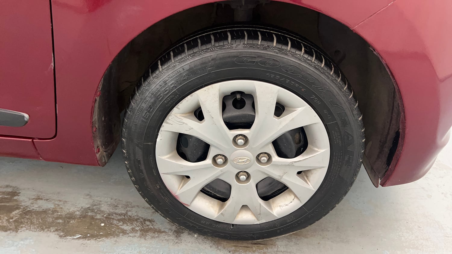Used 2016 Hyundai Grand i10 Sportz 1.2 Kappa VTVT Petrol Manual tyres RIGHT FRONT TYRE RIM VIEW