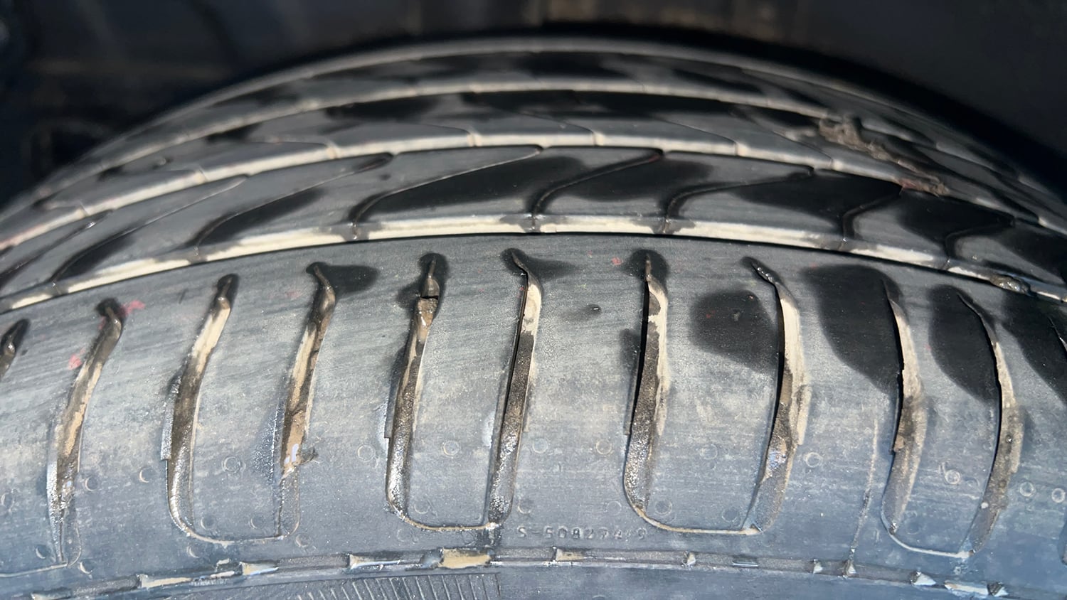 Used 2021 Kia Sonet GTX Plus 1.5 Diesel Manual tyres RIGHT REAR TYRE TREAD VIEW