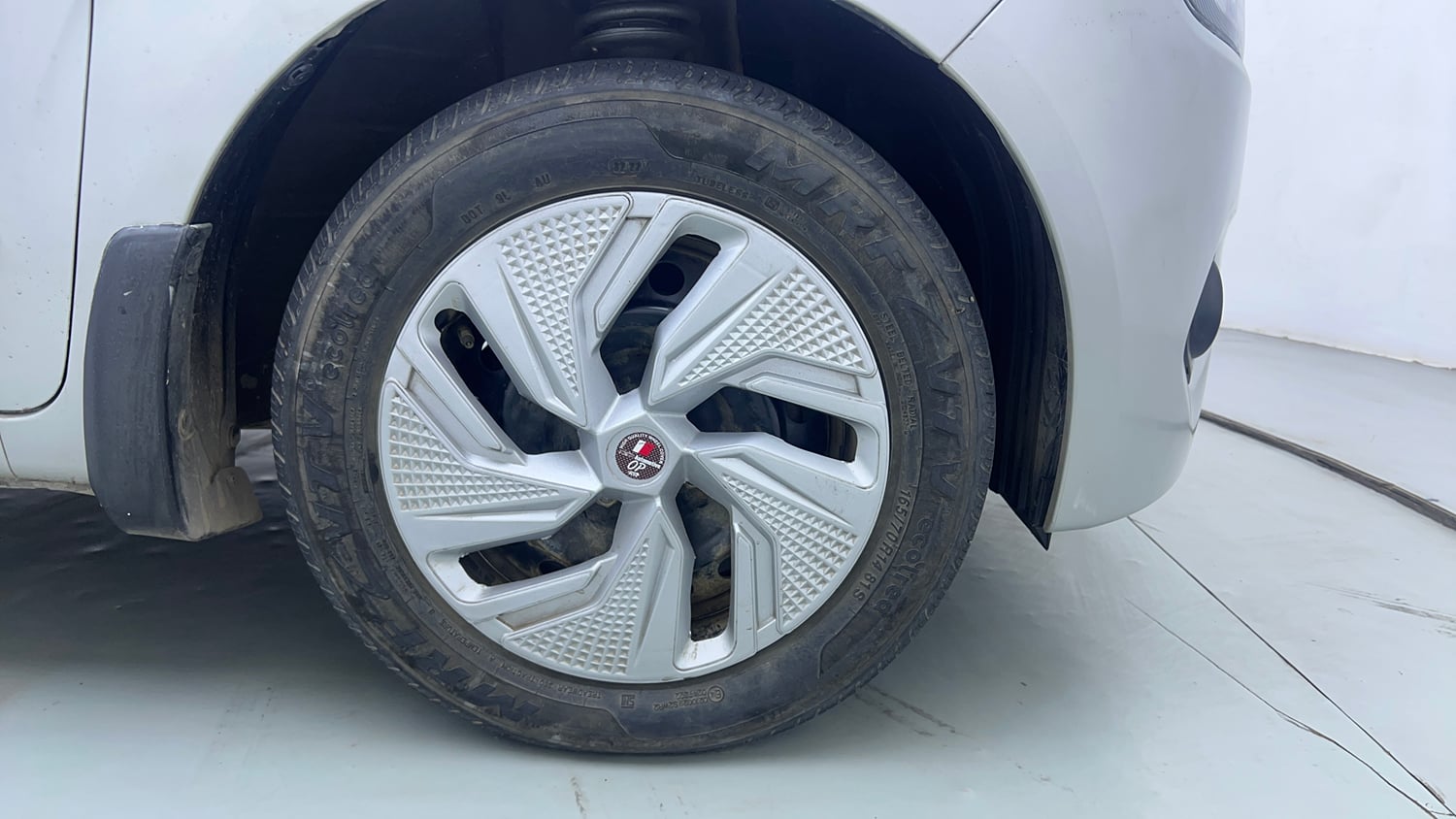 Used 2022 Maruti Suzuki Wagon R VXI 1.0 CNG Cng Manual tyres RIGHT FRONT TYRE RIM VIEW