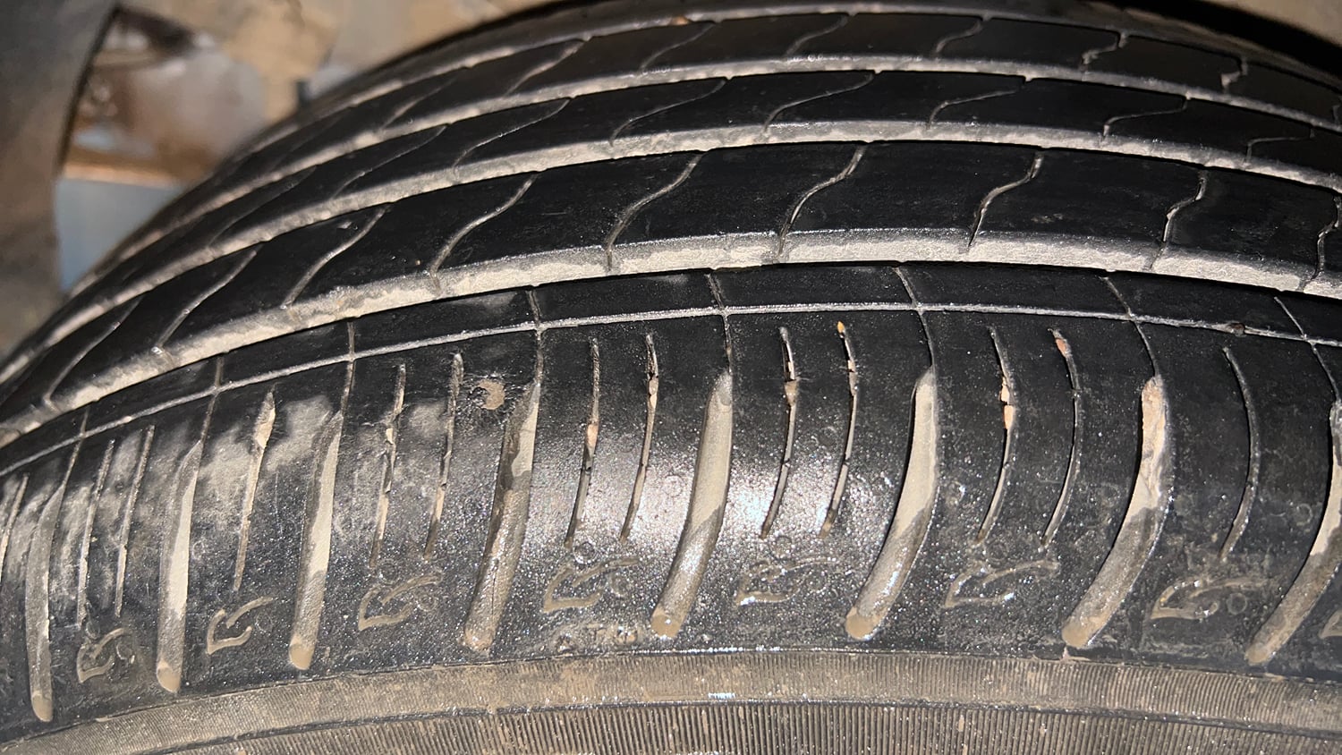 Used 2023 Kia Sonet HTX 1.0 Turbo Petrol DCT Petrol Automatic tyres RIGHT REAR TYRE TREAD VIEW