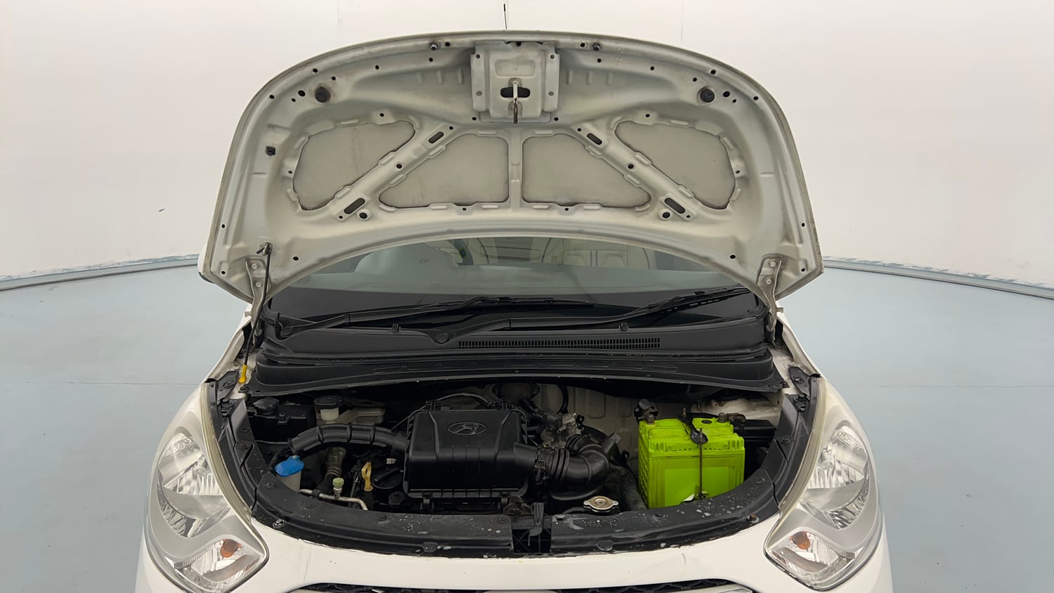 Used 2014 Hyundai i10 Sportz 1.1 iRDE2 Petrol Manual engine ENGINE & BONNET OPEN FRONT VIEW