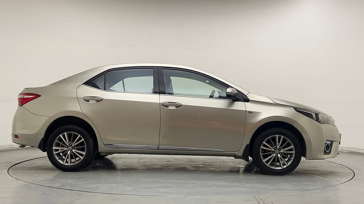 Used 2016 Toyota Corolla Altis VL AT Petrol Petrol Automatic exterior RIGHT SIDE VIEW