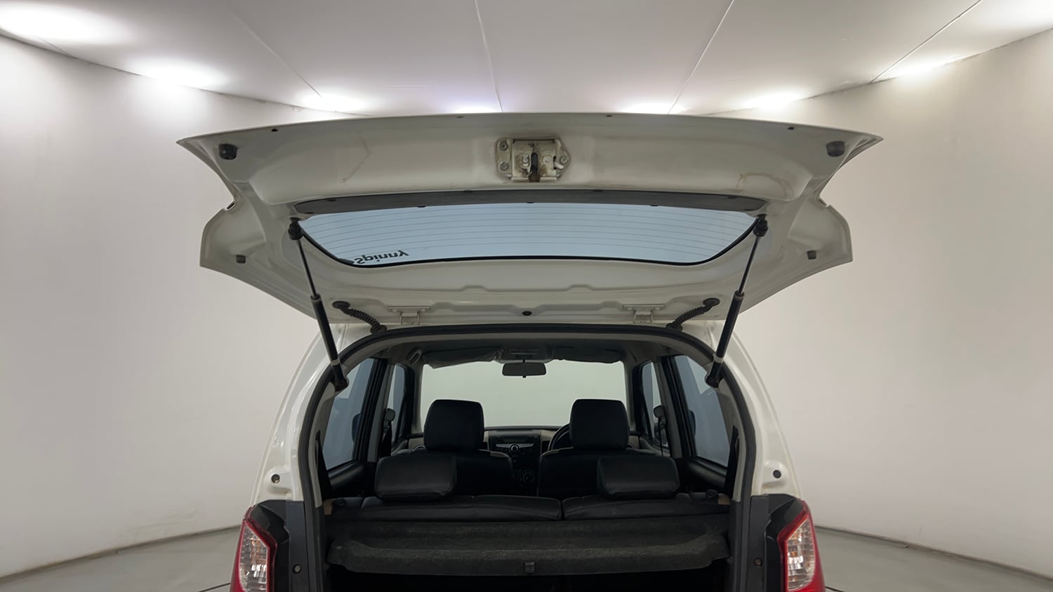 Used 2017 Maruti Suzuki Wagon R 1.0 VXI AMT (O) Petrol Automatic interior DICKY DOOR OPEN VIEW
