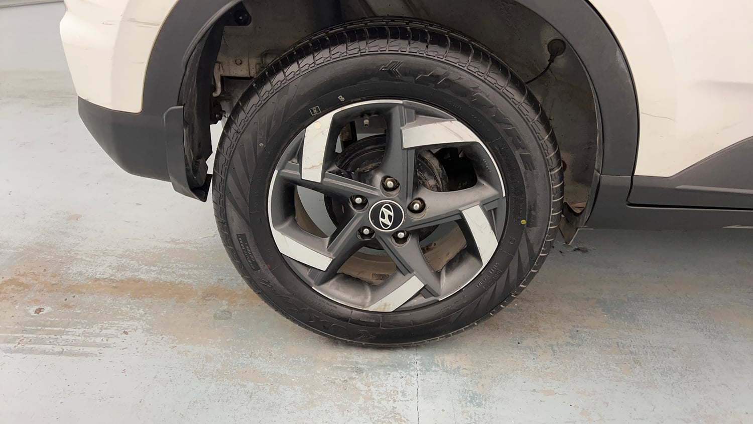 Used 2019 Hyundai Venue SX Plus 1.0 Turbo DCT Petrol Automatic tyres RIGHT REAR TYRE RIM VIEW