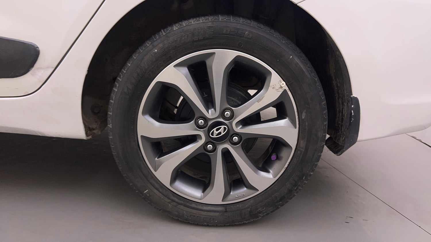 Used 2015 Hyundai Xcent SX 1.2 (O) Petrol Manual tyres LEFT REAR TYRE RIM VIEW