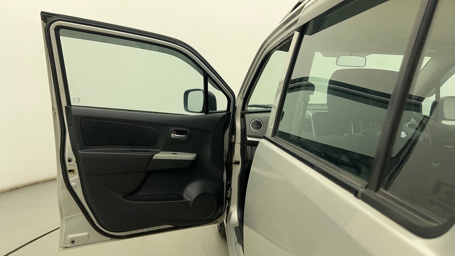 Used 2012 Maruti Suzuki Wagon R 1.0 VXI Petrol + CNG (Outside Fitted) Cng Manual interior LEFT FRONT DOOR OPEN VIEW