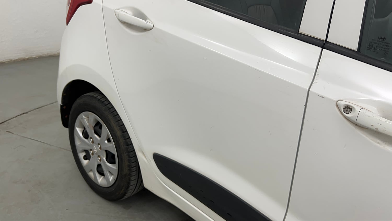 Used 2015 Hyundai Grand i10 Sportz 1.2 Kappa VTVT Petrol Manual dents MINOR SCRATCH