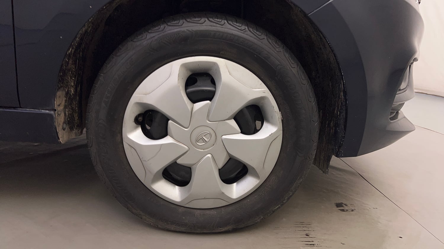Used 2021 Tata Tiago XT Petrol Manual tyres RIGHT FRONT TYRE RIM VIEW