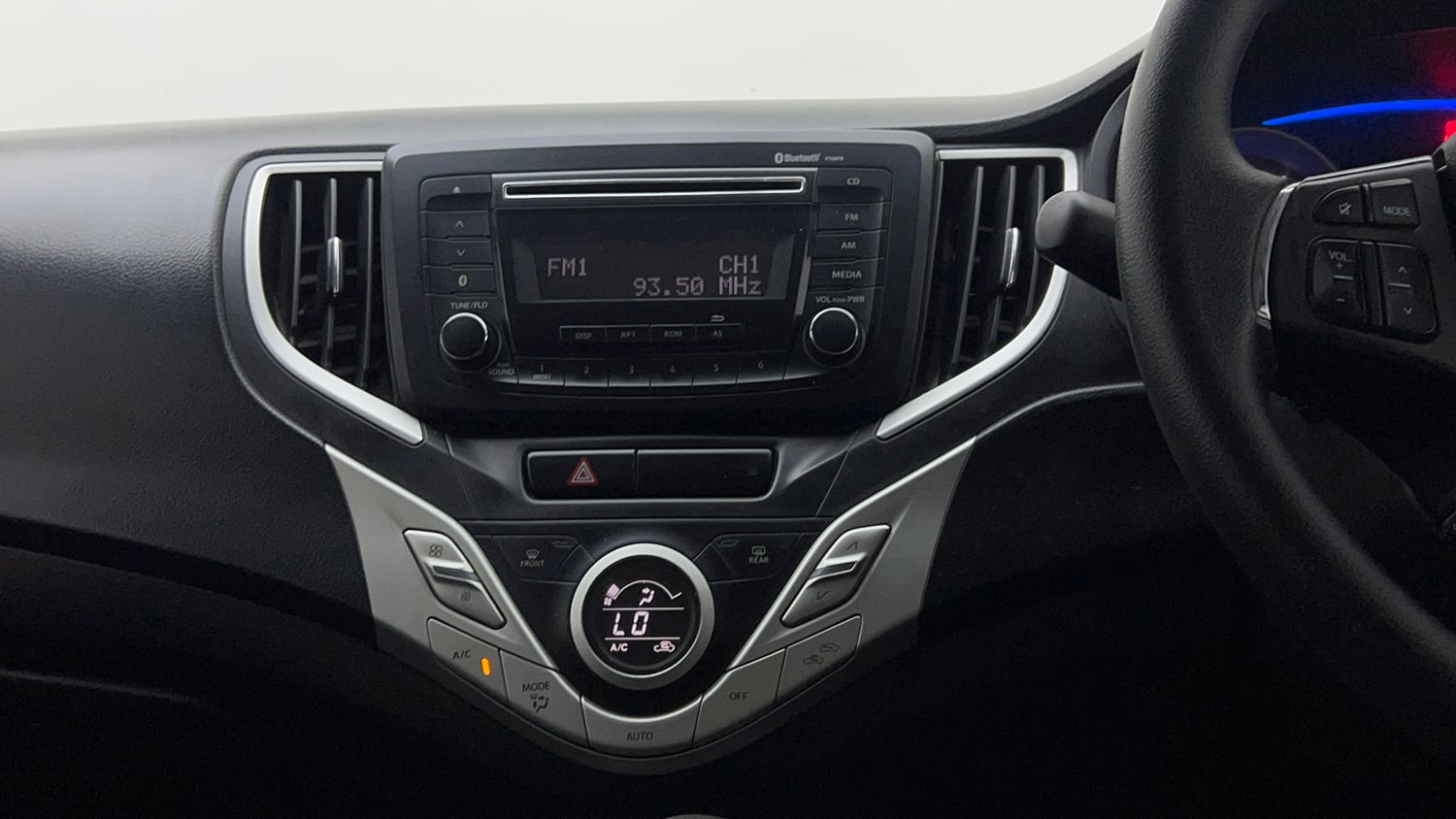Used 2016 Maruti Suzuki Baleno Delta 1.2 AT Petrol Automatic interior MUSIC SYSTEM & AC CONTROL VIEW
