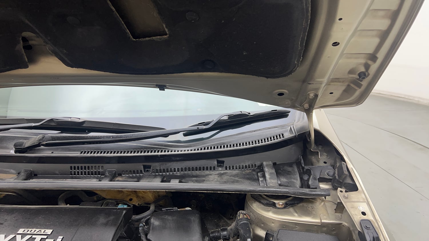 Used 2016 Toyota Corolla Altis VL AT Petrol Petrol Automatic engine ENGINE LEFT SIDE HINGE & APRON VIEW