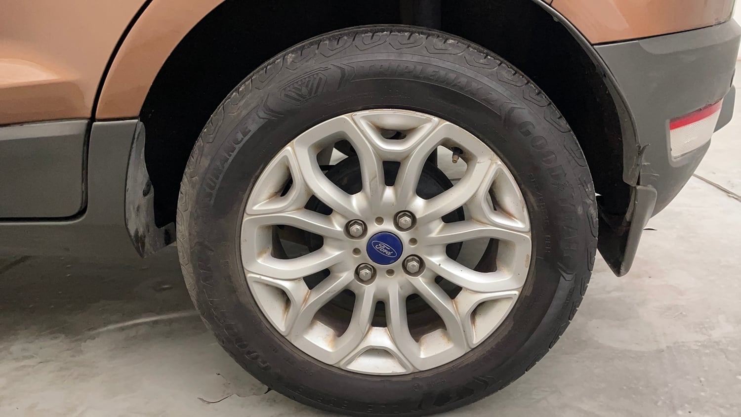 Used 2016 Ford EcoSport Titanium 1.5L Ti-VCT AT Petrol Automatic tyres LEFT REAR TYRE RIM VIEW