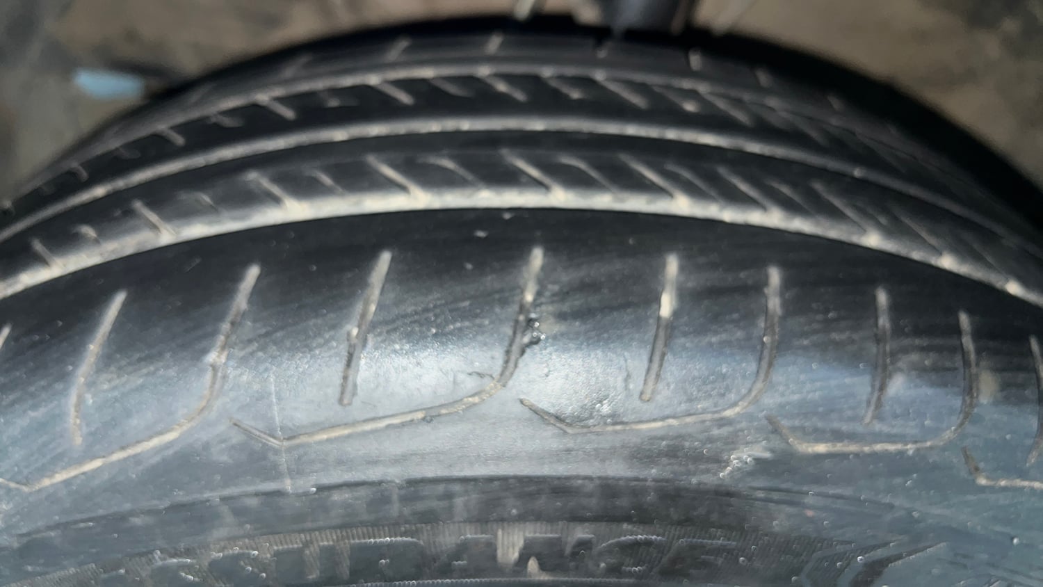 Used 2016 Maruti Suzuki Baleno Delta 1.2 AT Petrol Automatic tyres LEFT FRONT TYRE TREAD VIEW