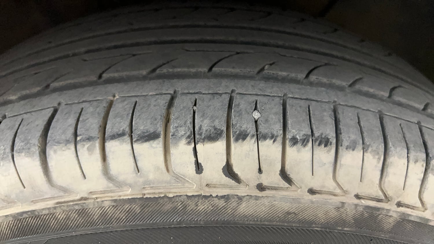 Used 2016 Hyundai Elite i20 Sportz 1.2 Petrol Manual tyres RIGHT FRONT TYRE TREAD VIEW