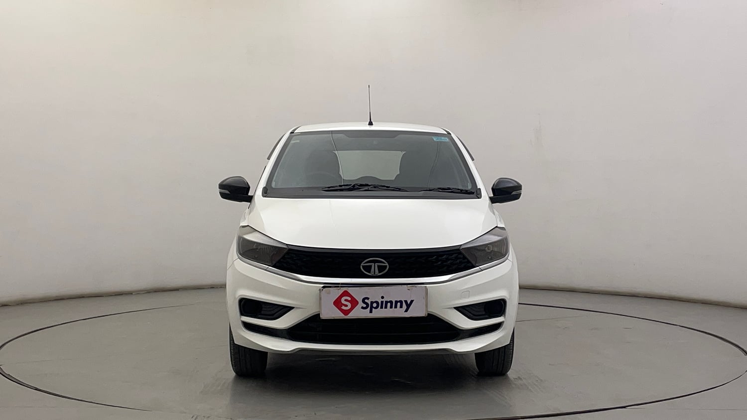 Used 2023 Tata Tiago XT (O) Petrol Manual exterior FRONT VIEW