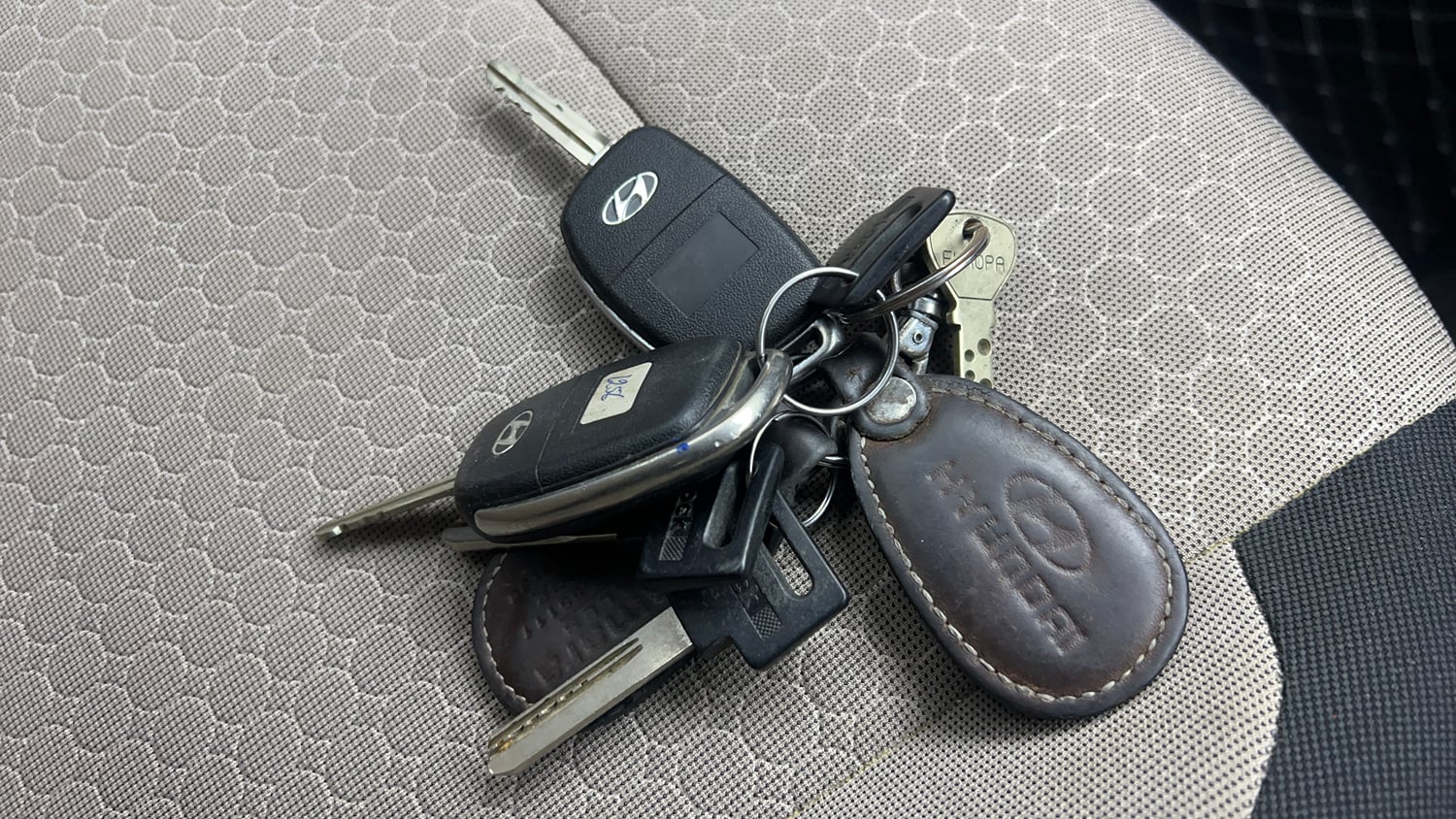 Used 2014 Hyundai Elite i20 Sportz 1.2 Petrol Manual extra CAR KEY VIEW