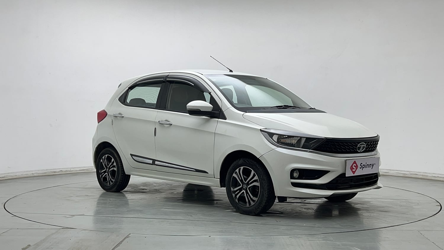 Used 2020 Tata Tiago XZA Petrol Automatic exterior RIGHT FRONT CORNER VIEW