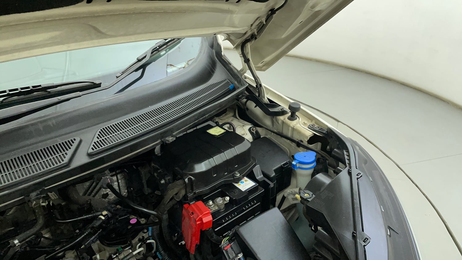 Used 2017 Ford EcoSport Titanium 1.5L TDCi Diesel Manual engine ENGINE LEFT SIDE HINGE & APRON VIEW