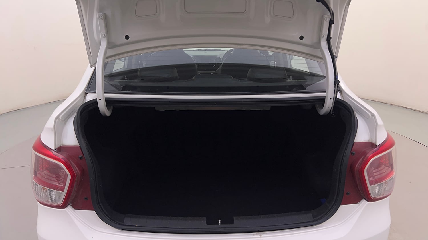Used 2015 Hyundai Xcent SX 1.2 (O) Petrol Manual interior DICKY INSIDE VIEW