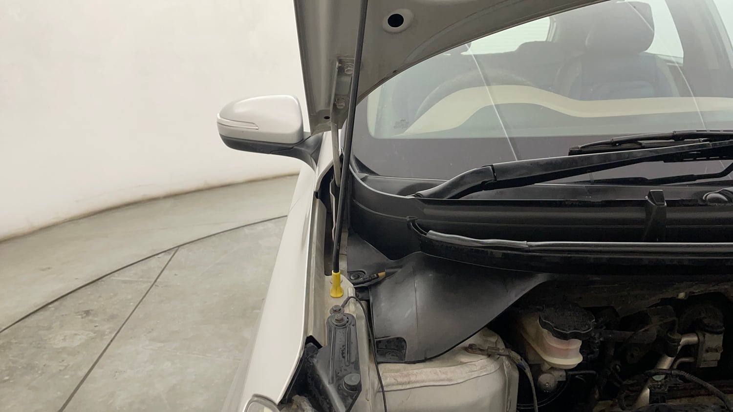 Used 2017 Hyundai Elite i20 Asta 1.2 Petrol Manual engine ENGINE RIGHT SIDE HINGE & APRON VIEW