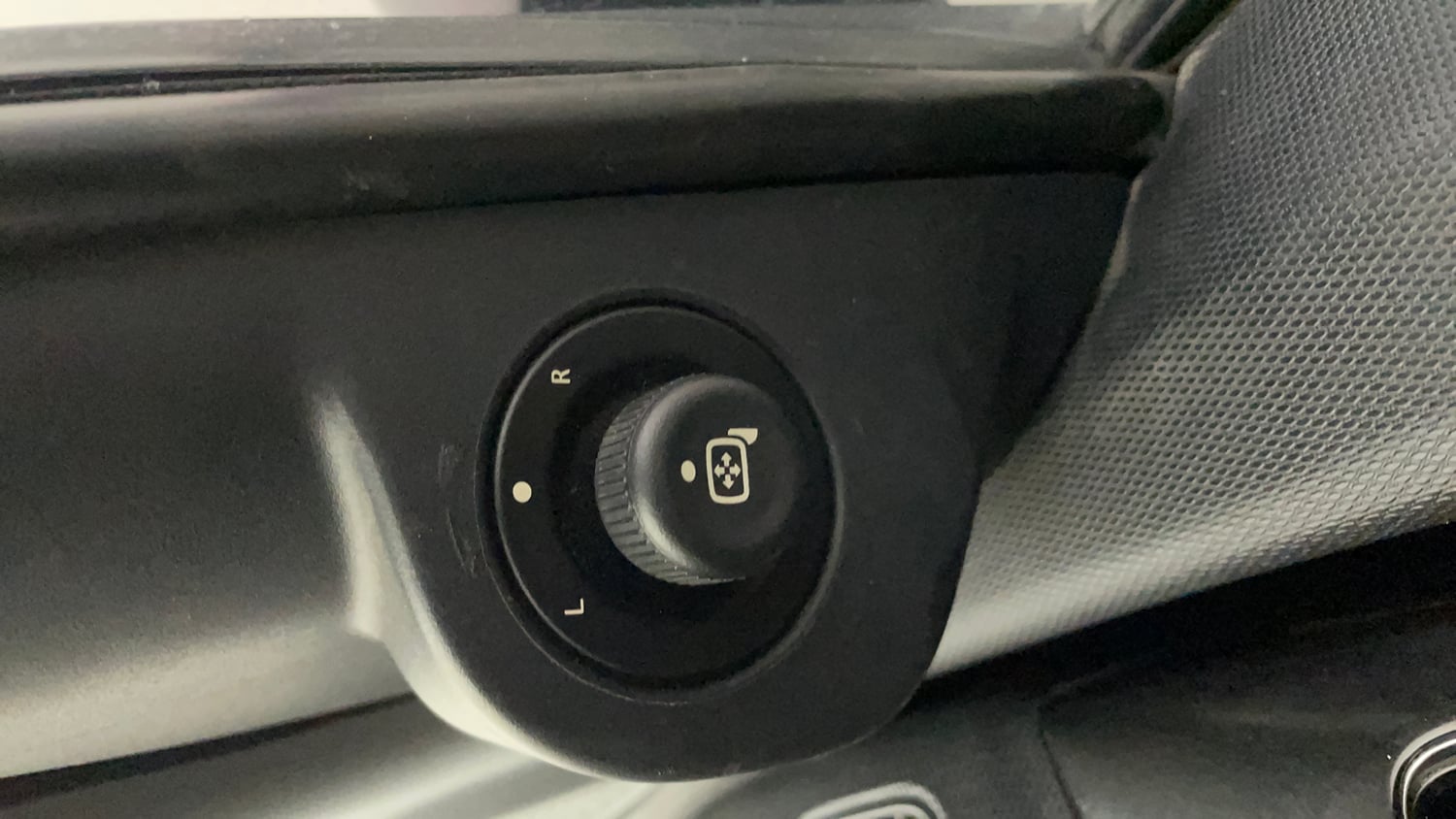 Used 2023 Tata Tiago XT (O) Petrol Manual top_features Adjustable ORVM