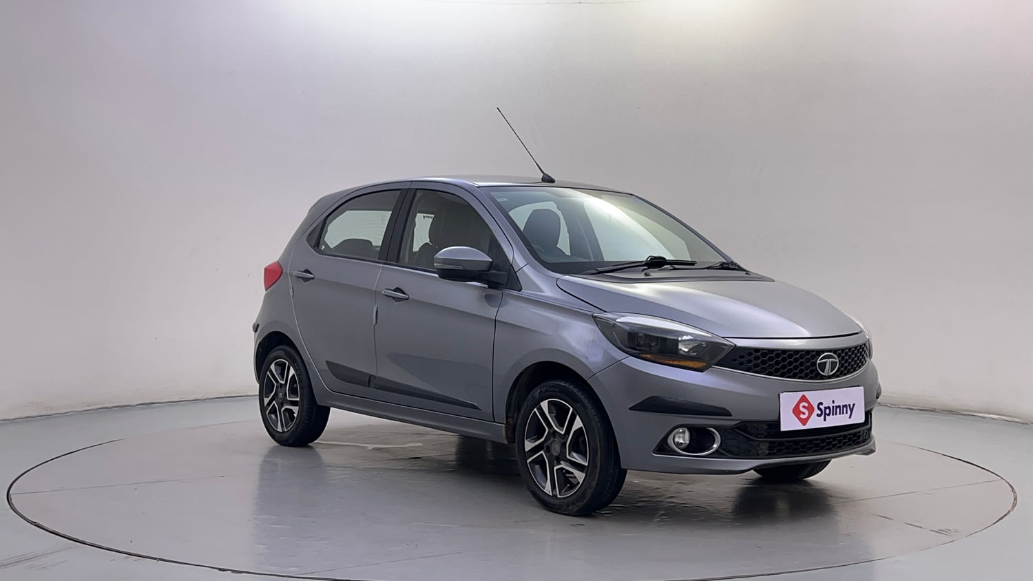 Used 2019 Tata Tiago Revotron XZ Plus Dual Tone Petrol Manual exterior RIGHT FRONT CORNER VIEW