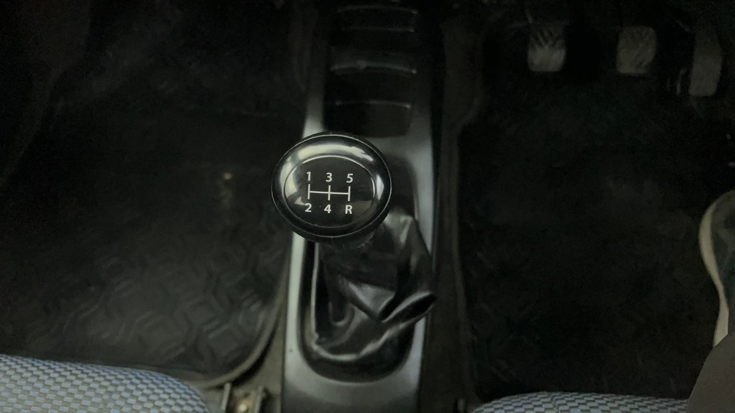 Used 2012 Maruti Suzuki Wagon R 1.0 VXI Petrol + CNG (Outside Fitted) Cng Manual interior GEAR  KNOB VIEW