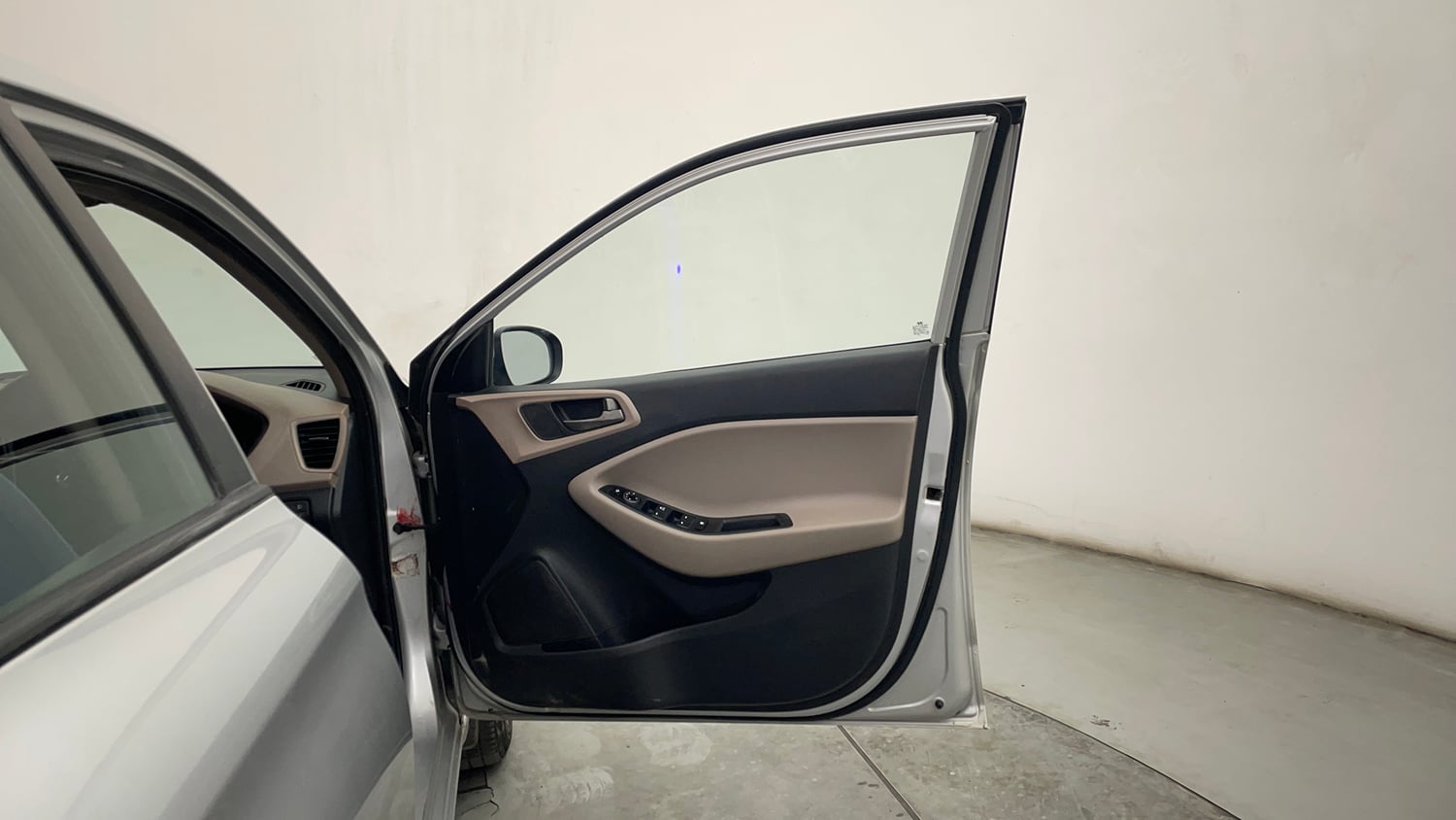 Used 2017 Hyundai Elite i20 Asta 1.2 Petrol Manual interior RIGHT FRONT DOOR OPEN VIEW