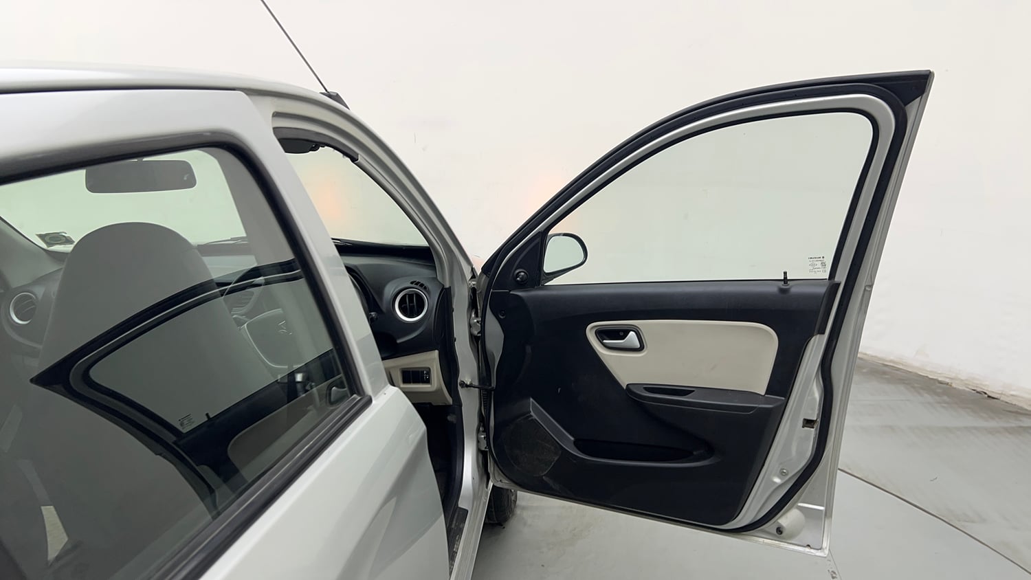 Used 2022 Maruti Suzuki Alto 800 LXi (O) Petrol Manual interior RIGHT FRONT DOOR OPEN VIEW