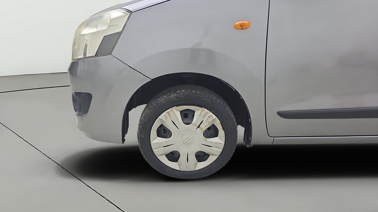 Used 2017 Maruti Suzuki Wagon R VXI Petrol Manual tyres LEFT FRONT TYRE RIM VIEW