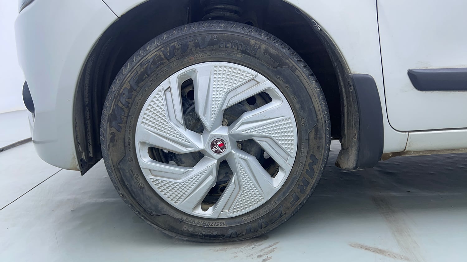 Used 2022 Maruti Suzuki Wagon R VXI 1.0 CNG Cng Manual tyres LEFT FRONT TYRE RIM VIEW