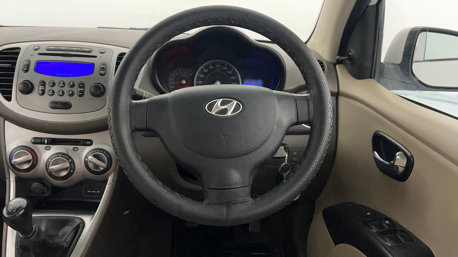 Used 2014 Hyundai i10 Sportz 1.1 iRDE2 Petrol Manual interior STEERING VIEW