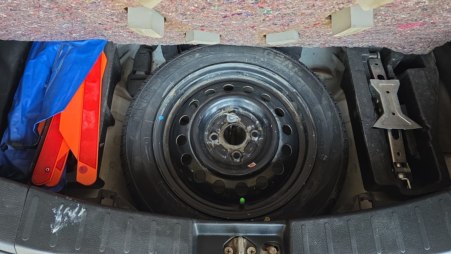 Used 2015 Maruti Suzuki Wagon R VXI Petrol Manual tyres SPARE TYRE VIEW