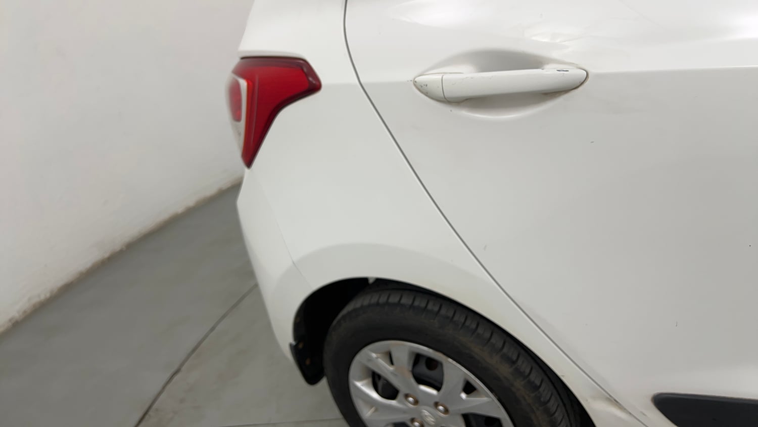Used 2015 Hyundai Grand i10 Sportz 1.2 Kappa VTVT Petrol Manual dents MINOR SCRATCH