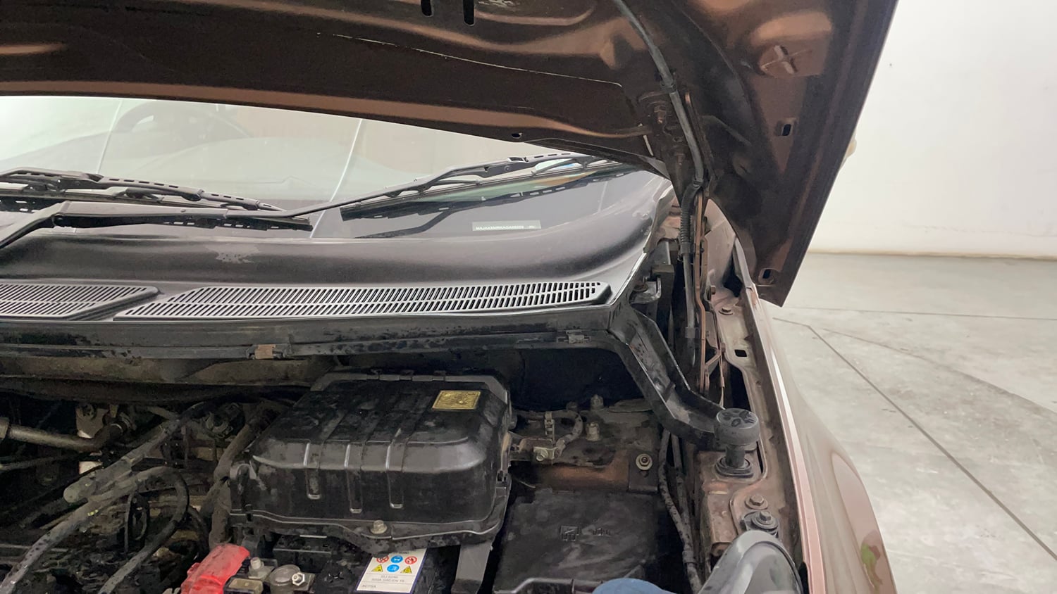 Used 2016 Ford EcoSport Titanium 1.5L Ti-VCT AT Petrol Automatic engine ENGINE LEFT SIDE HINGE & APRON VIEW