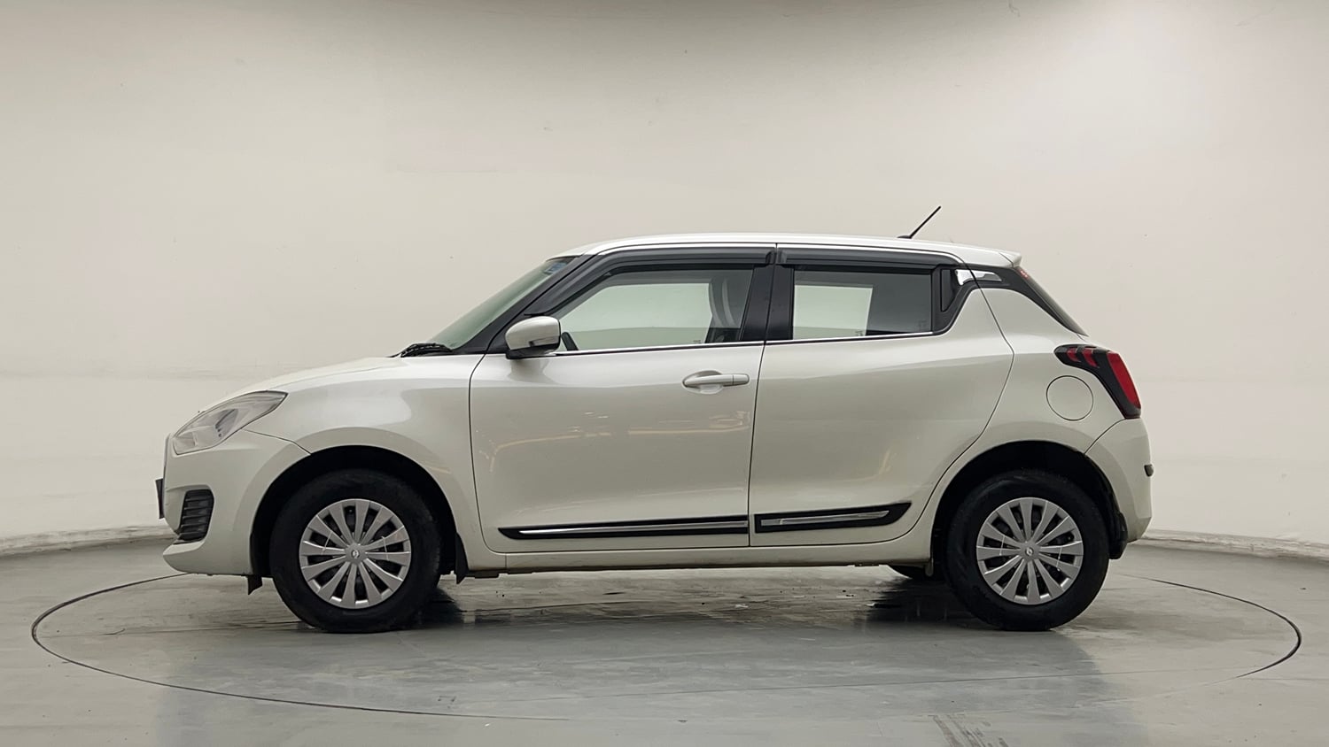 Used 2021 Maruti Suzuki Swift VXi Petrol Manual exterior LEFT SIDE VIEW