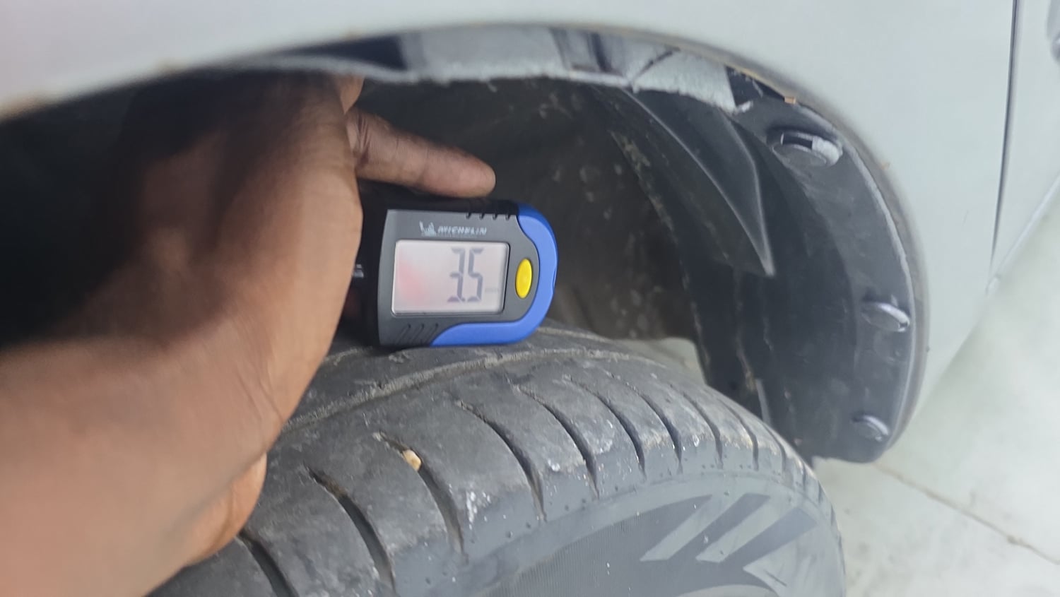 Used 2017 Maruti Suzuki Wagon R VXI Petrol Manual tyres LEFT FRONT TYRE TREAD VIEW