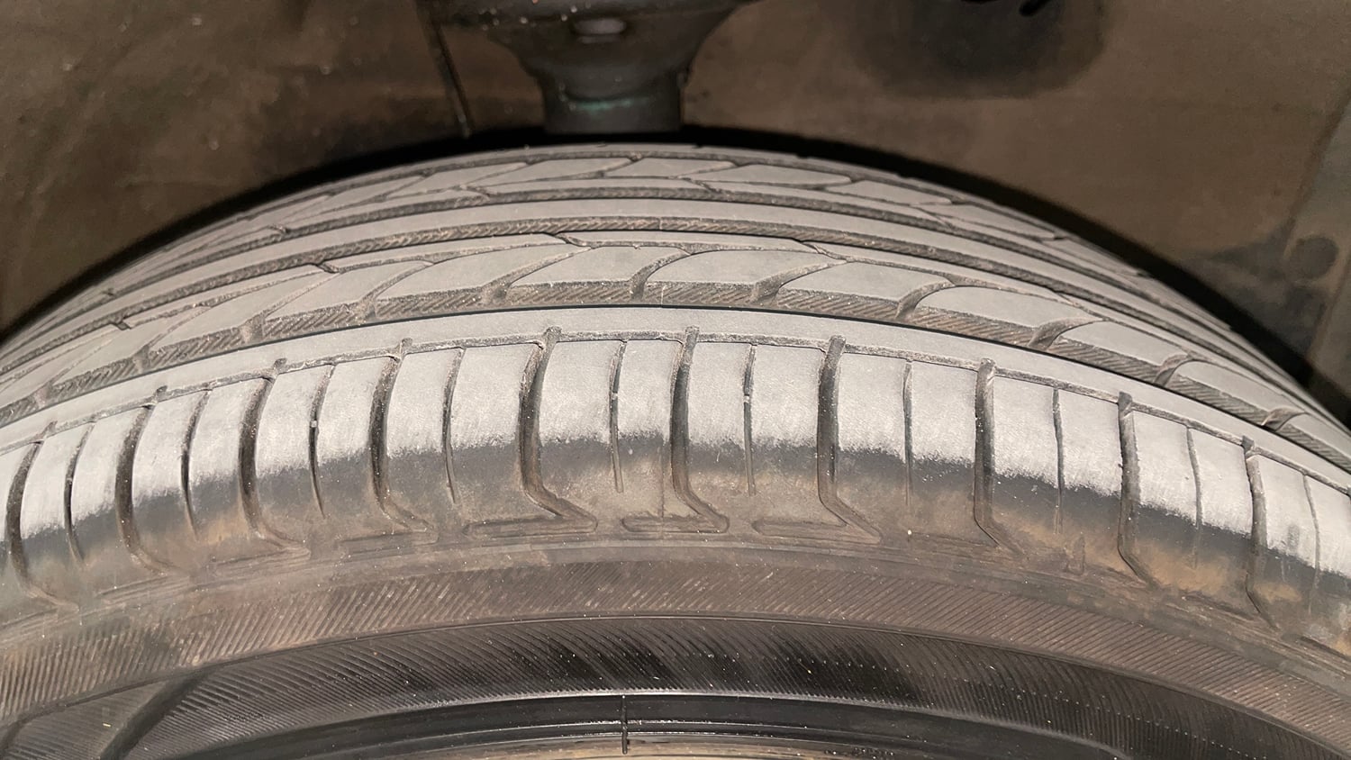 Used 2015 Maruti Suzuki Wagon R VXI Petrol Manual tyres RIGHT FRONT TYRE TREAD VIEW