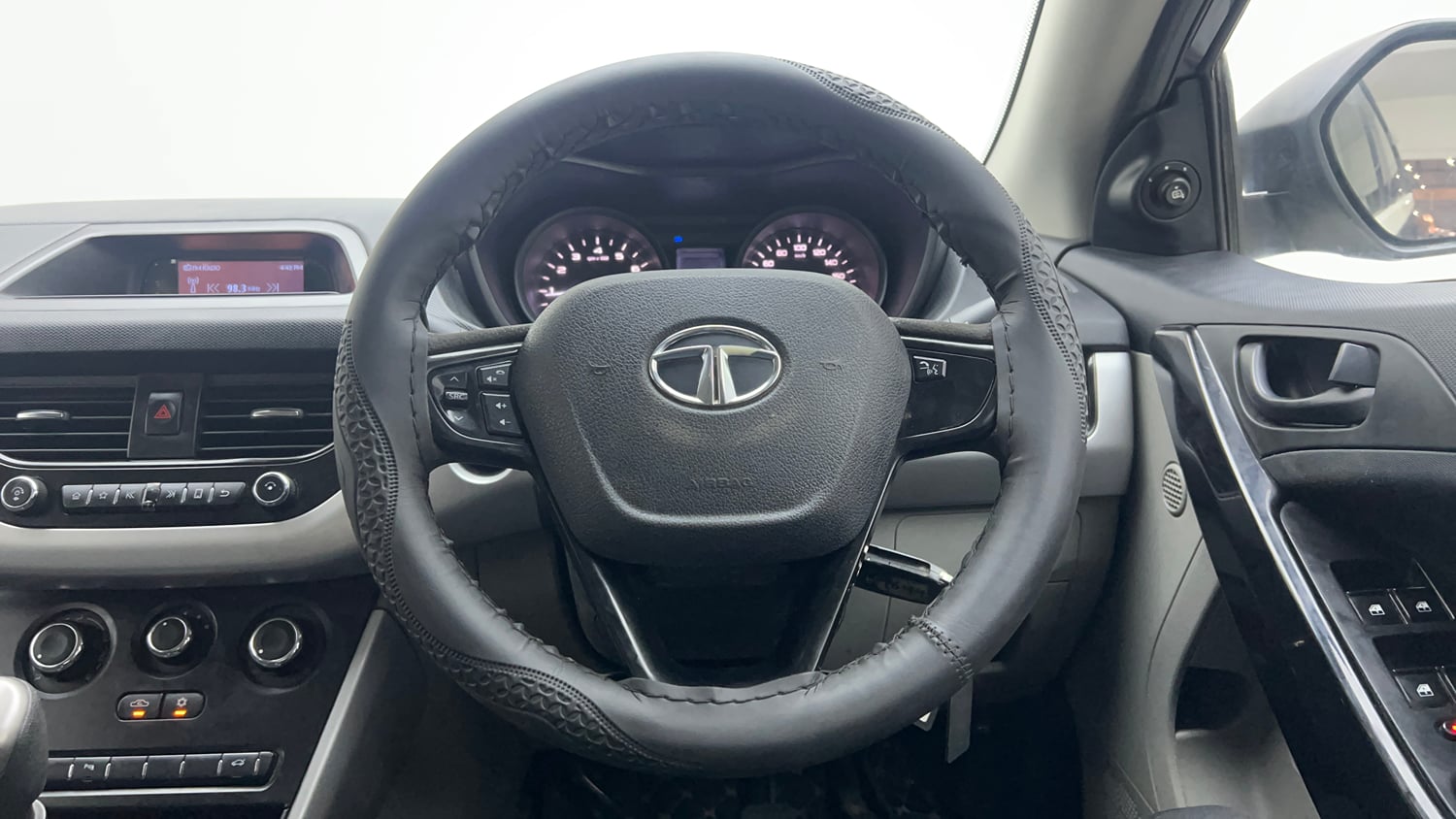 Used 2018 Tata Nexon XM Petrol Manual interior STEERING VIEW