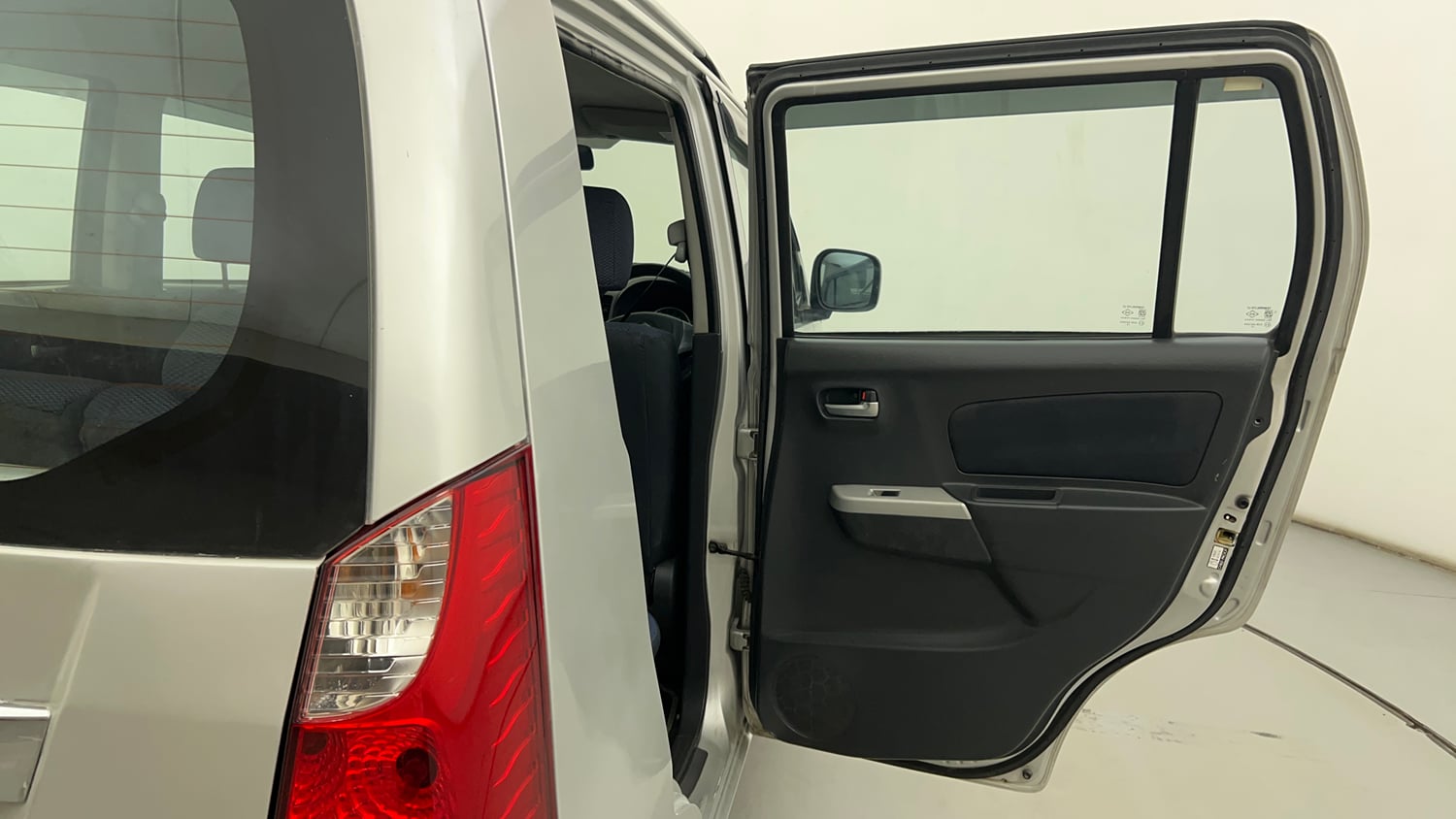 Used 2012 Maruti Suzuki Wagon R 1.0 VXI Petrol + CNG (Outside Fitted) Cng Manual interior RIGHT REAR DOOR OPEN VIEW