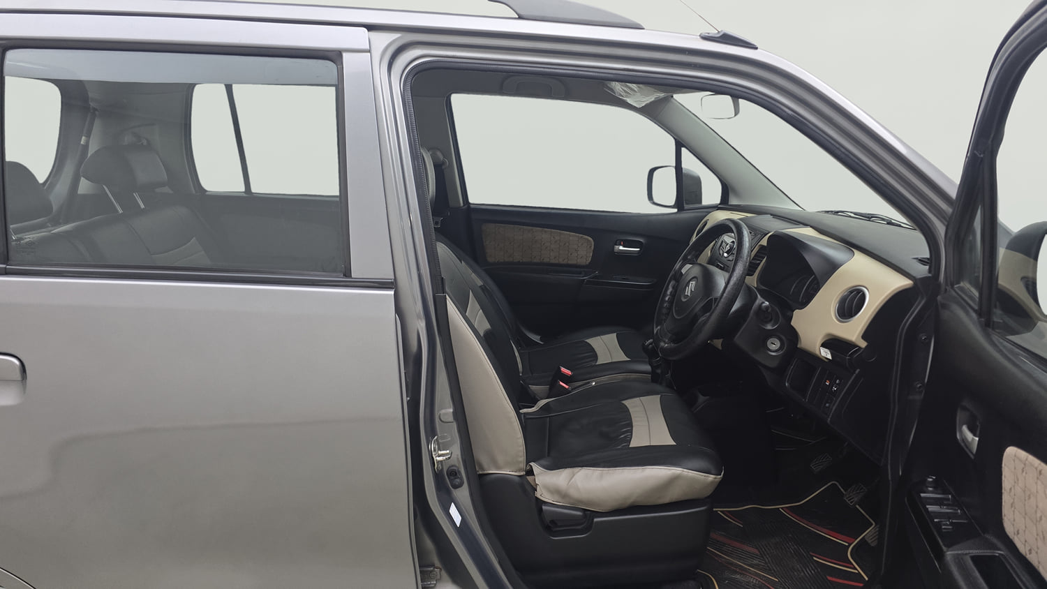 Used 2017 Maruti Suzuki Wagon R VXI Petrol Manual interior RIGHT SIDE FRONT DOOR CABIN VIEW