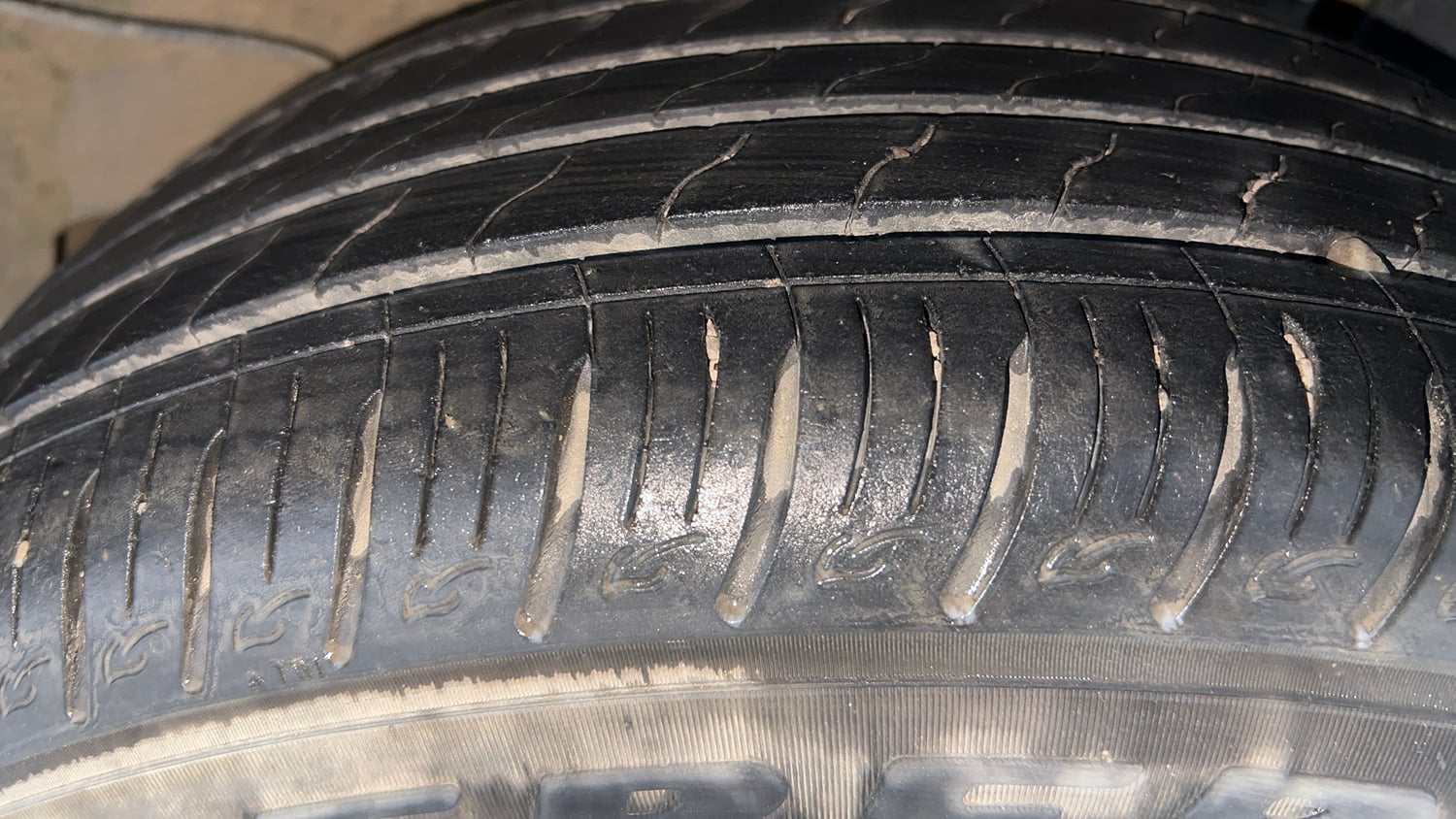 Used 2023 Kia Sonet HTX 1.0 Turbo Petrol DCT Petrol Automatic tyres LEFT REAR TYRE TREAD VIEW