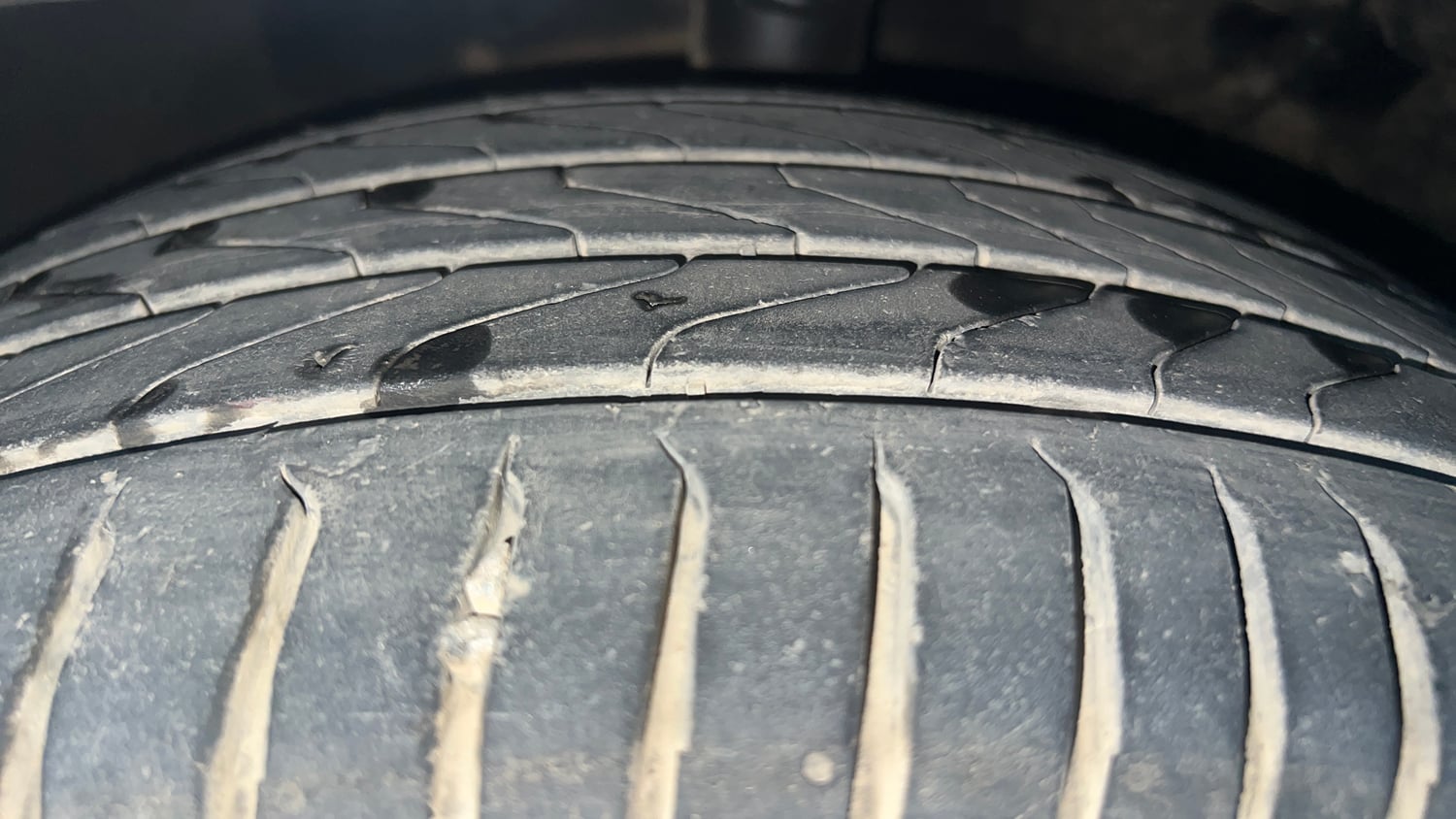 Used 2021 Kia Sonet GTX Plus 1.5 Diesel Manual tyres LEFT FRONT TYRE TREAD VIEW