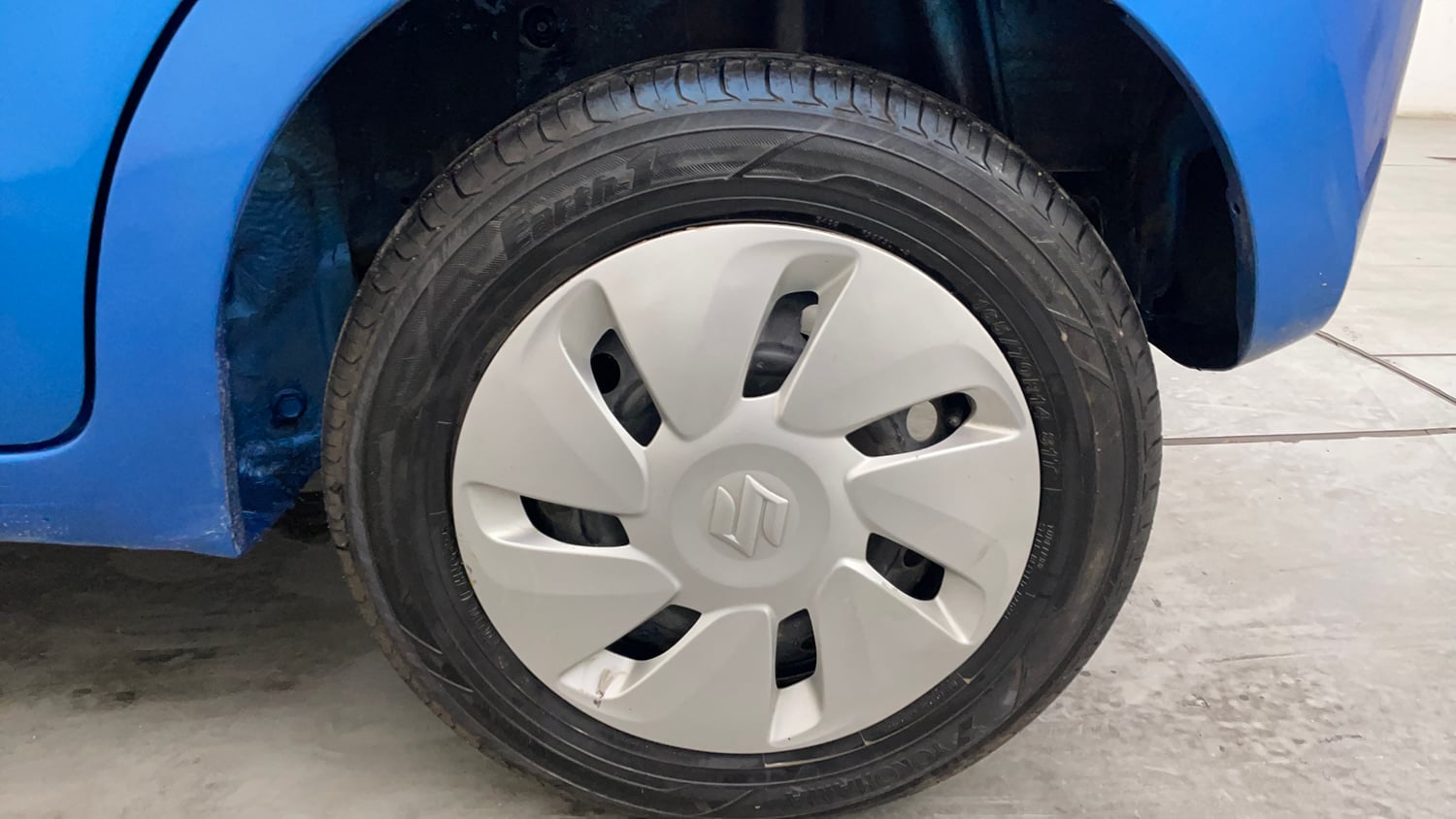Used 2016 Maruti Suzuki Celerio VXi AMT Petrol Automatic tyres LEFT REAR TYRE RIM VIEW