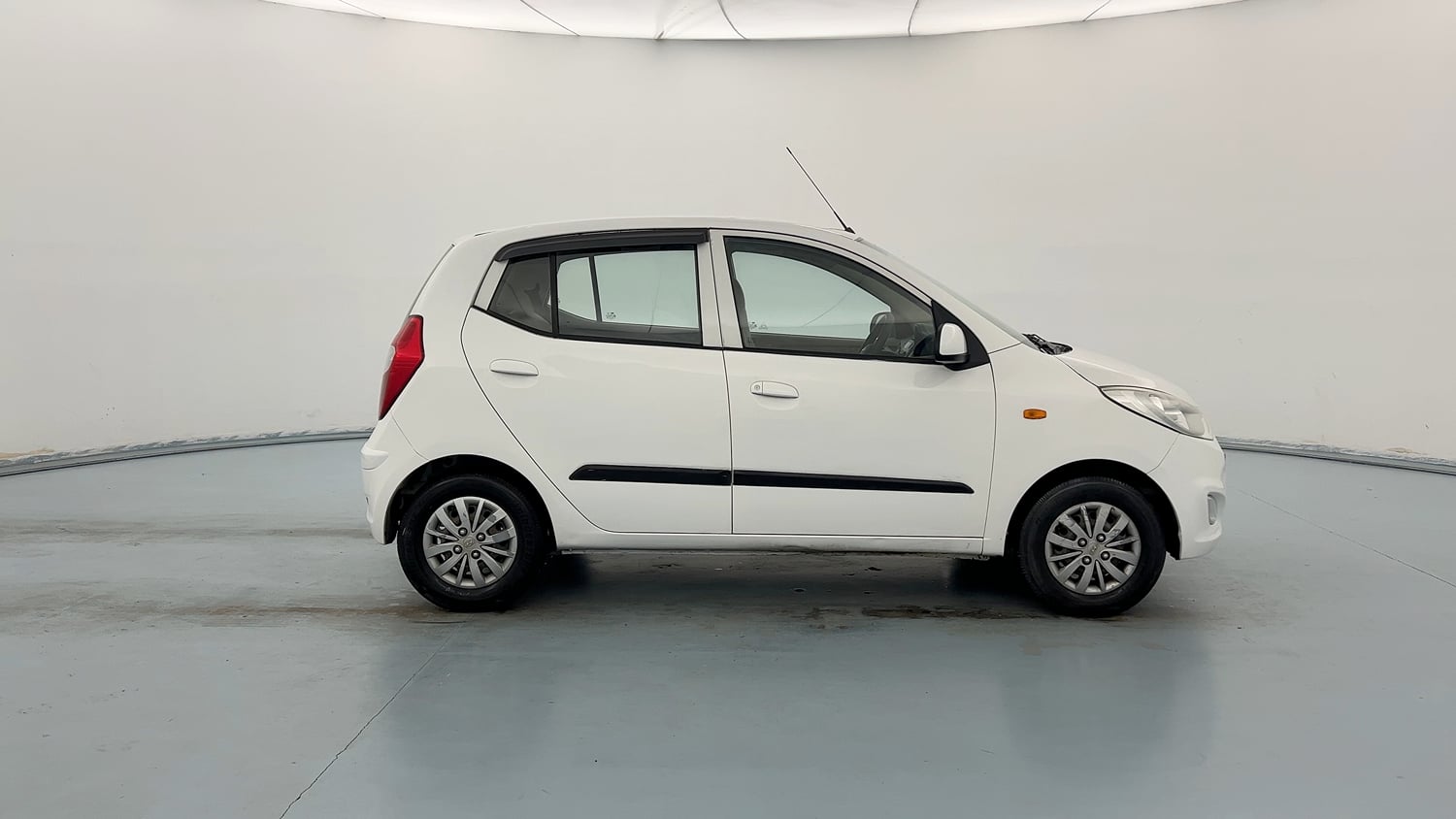 Used 2014 Hyundai i10 Sportz 1.1 iRDE2 Petrol Manual exterior RIGHT SIDE VIEW