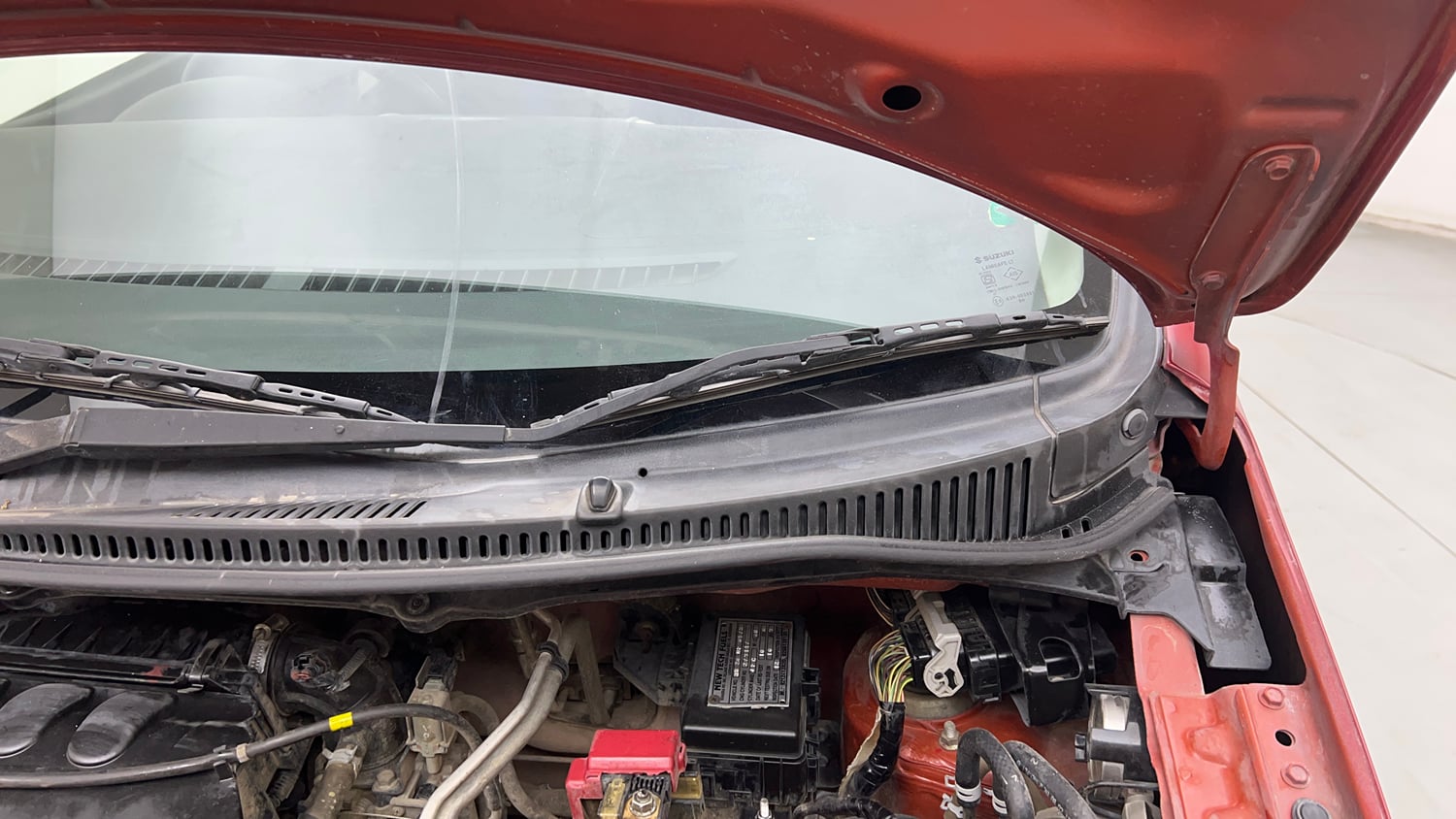 Used 2017 Maruti Suzuki Wagon R LXI CNG Cng Manual engine ENGINE LEFT SIDE HINGE & APRON VIEW