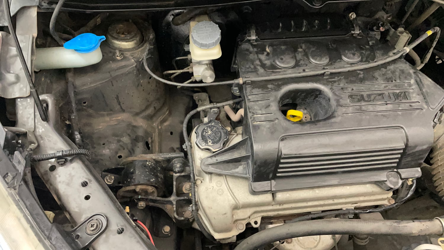 Used 2015 Maruti Suzuki Wagon R VXI Petrol Manual engine ENGINE RIGHT SIDE VIEW