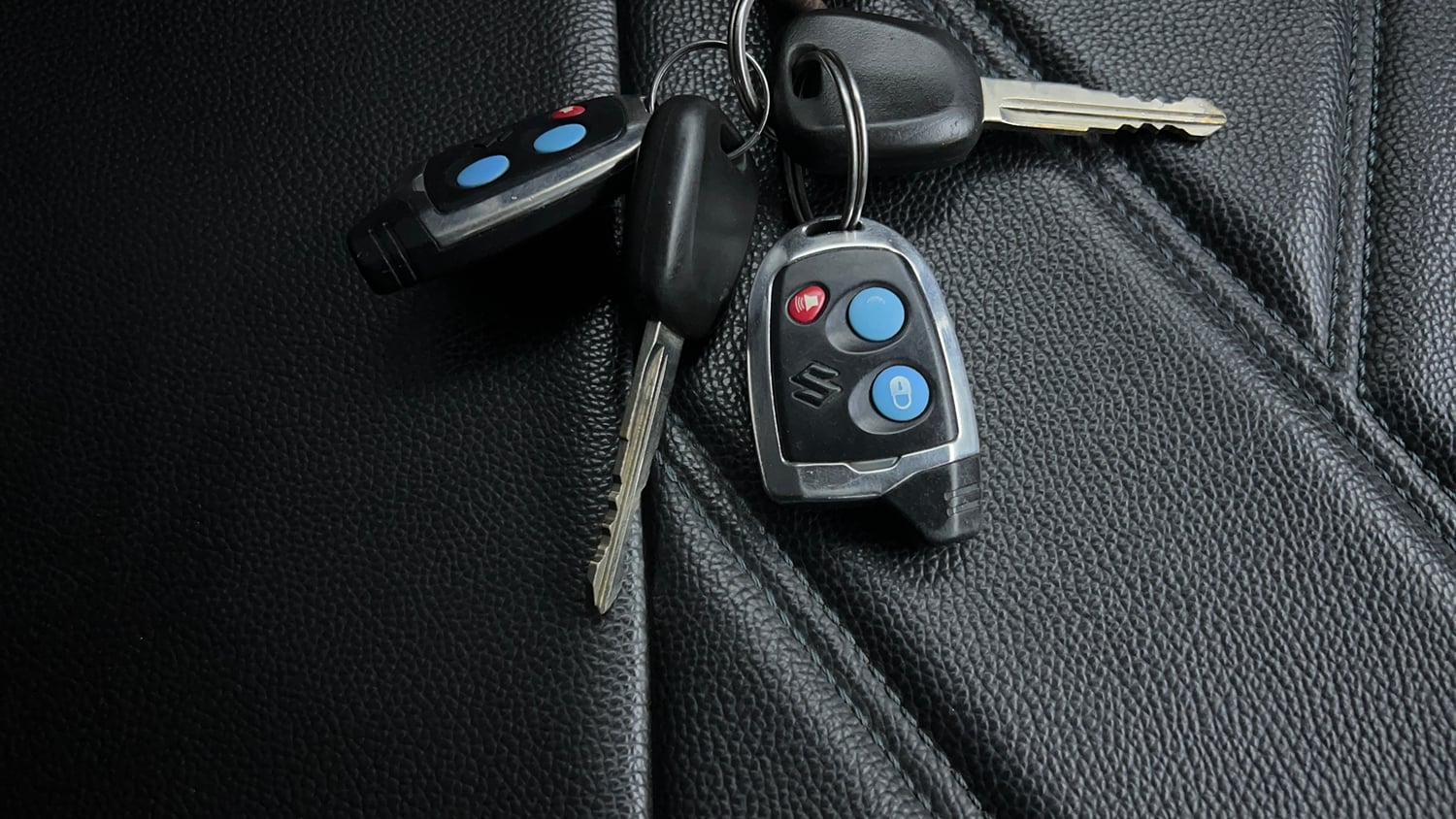 Used 2023 Maruti Suzuki Swift LXi Petrol Manual extra CAR KEY VIEW